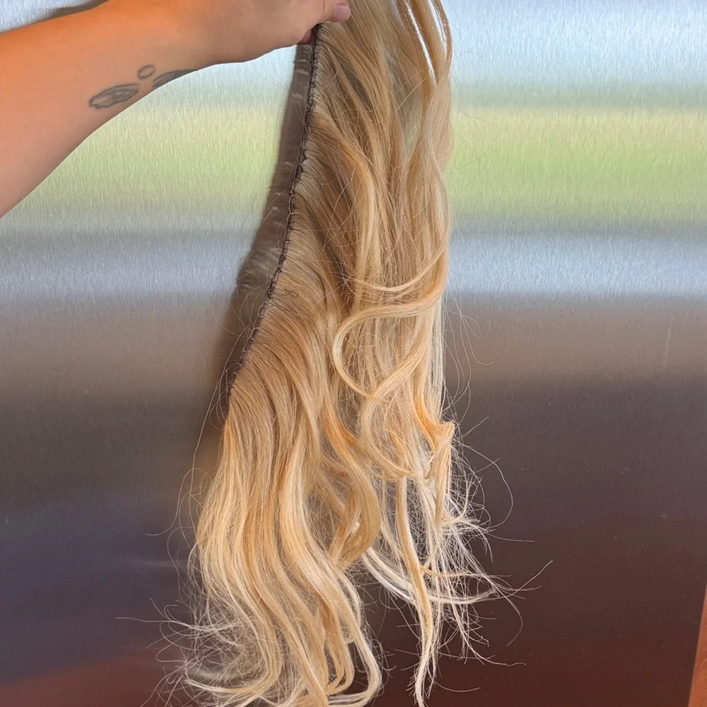 Aqua Q-weft 18” Platinum hair extensions